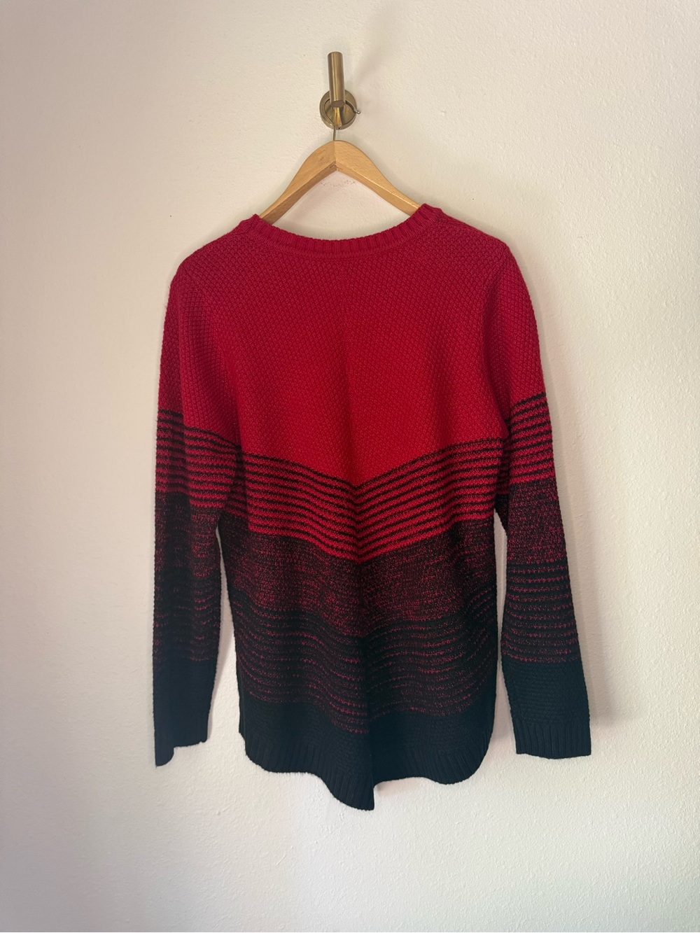 I.N. Studio Red & Black Chevron Stripe Textured Knit Crewneck Sweater size L - Picture 2 of 4